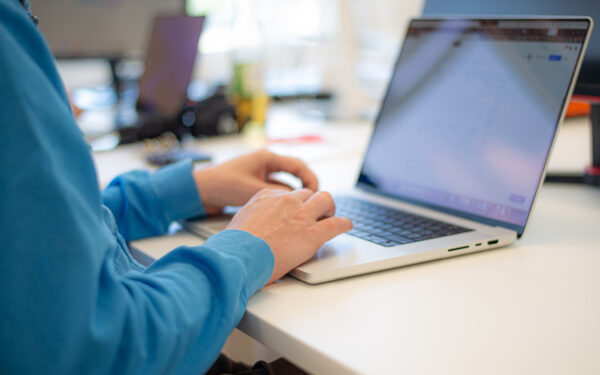 4096-2583-max Software developer working on a laptop