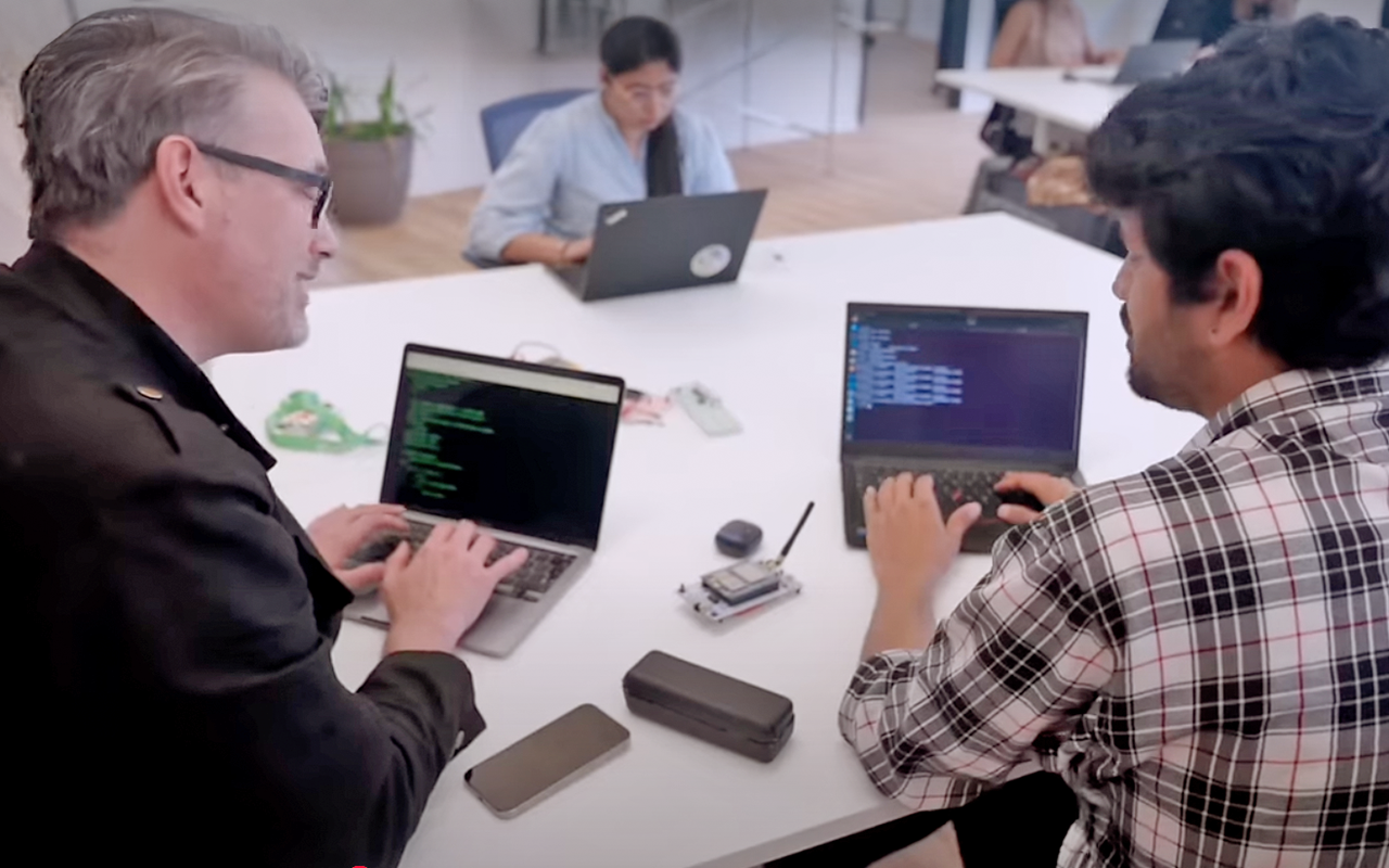 Mirko_Dinesh Meeting des cybersecurity Forschungsteams