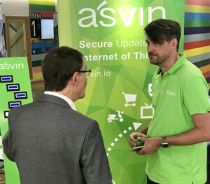 Mirko Ross CEO of asvin.io explaining the concept of secure IoT update distribution to vistors of Stuttgarter Security Congress